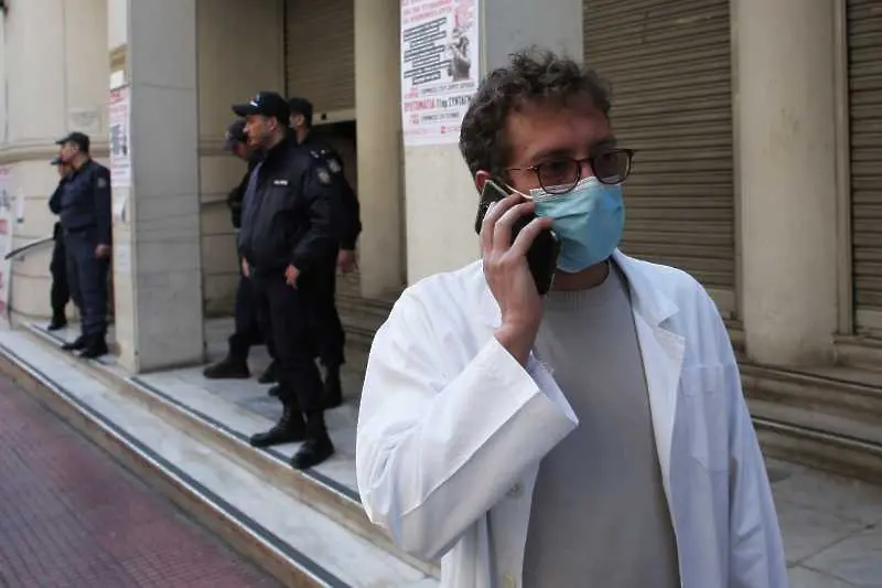 Гръцки медици протестират срещу задължителната ваксинация