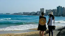 Кипър поема 35% от разходите за хотел на ваксинираните туристи 