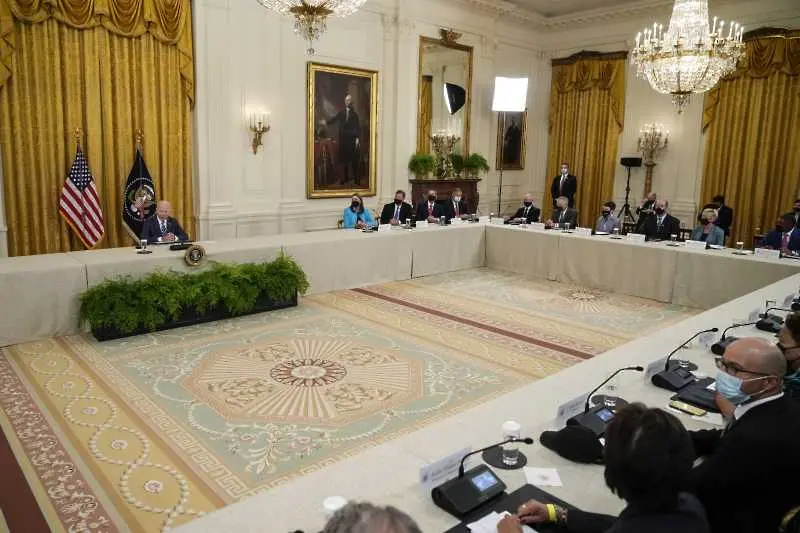 Големите технологични гиганти обещават милиарди за киберсигурност след среща в Белия дом