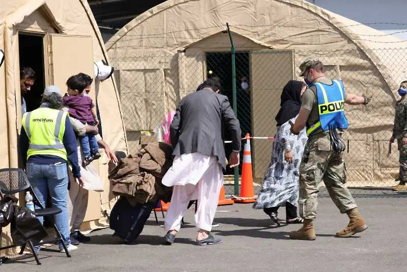 Жертвите от атаката в Кабул вече са над 100