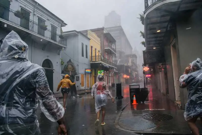 Ню Орлиънс остана без електричество заради урагана Айда 