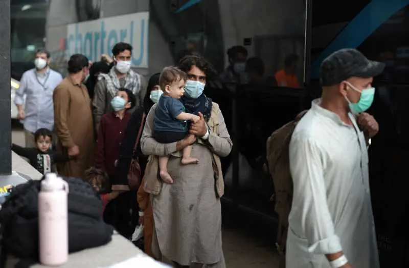 Брюксел готов да плати 600 млн. евро на съседките на Афганистан в опит да избегне нова бежанска криза