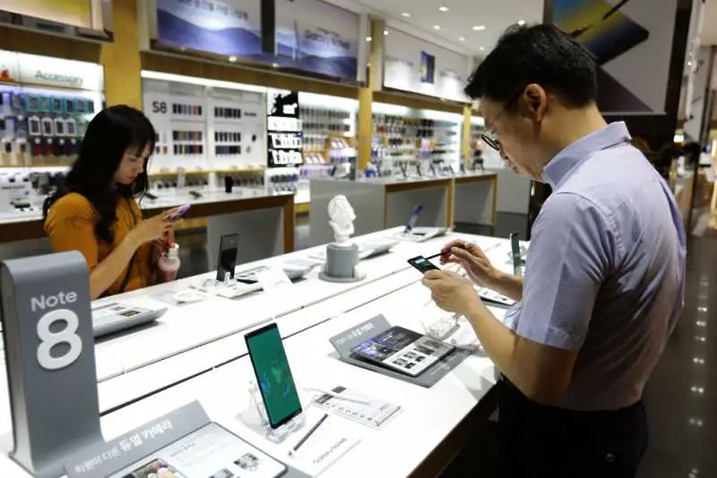 Сеул разбива монопола на Apple и Google при плащанията в магазините за приложения