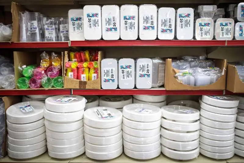 Япония ще задължи бизнеса да намали употребата на пластмасови изделия