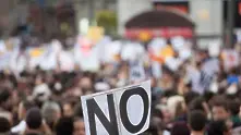 Протести в Лондон и Париж срещу задължителната ваксинация