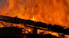 Близо 100 души пострадаха при пожара и експлозиите в складове за боеприпаси в Казахстан