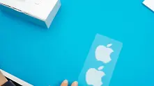 Въпрос на лоялност: Защо в кутиите на Apple има стикер?
