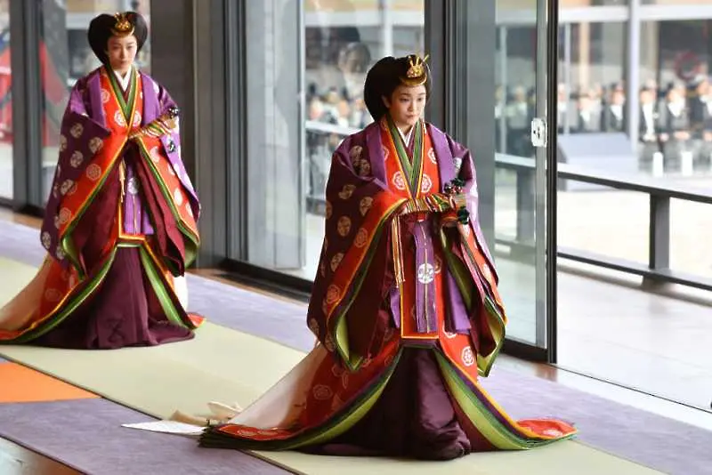 Японска принцеса се отказва от титлата си, за да се омъжи за състудент 