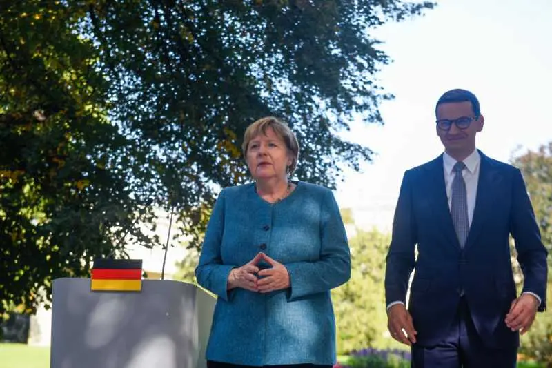 Меркел: Украйна трябва да остане транзитна страна за руския газ