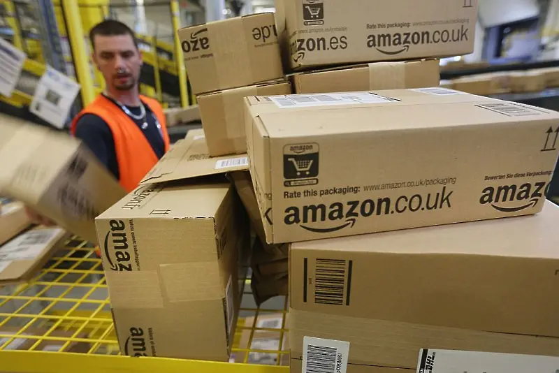 Amazon дава по $3000 долара бонус на сезонните работници за коледното пазаруване 