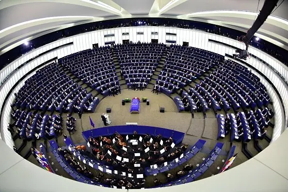 ЕК и Варшава влязоха в остър сблъсък на заседание на Европарламента