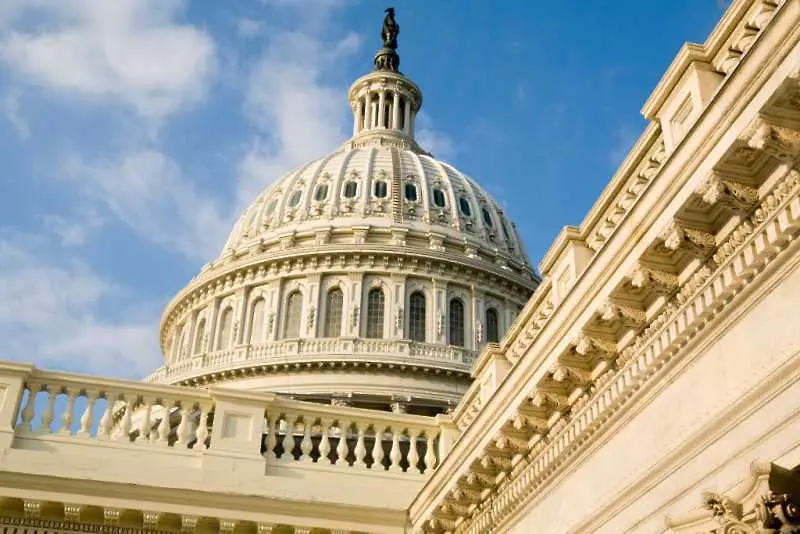 Сенатът на САЩ гласува повишение на тавана на дълга