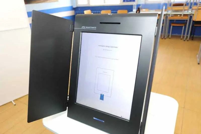 ЦИК: На изборите „две в едно“ гласуваме с една машина и една смарт карта