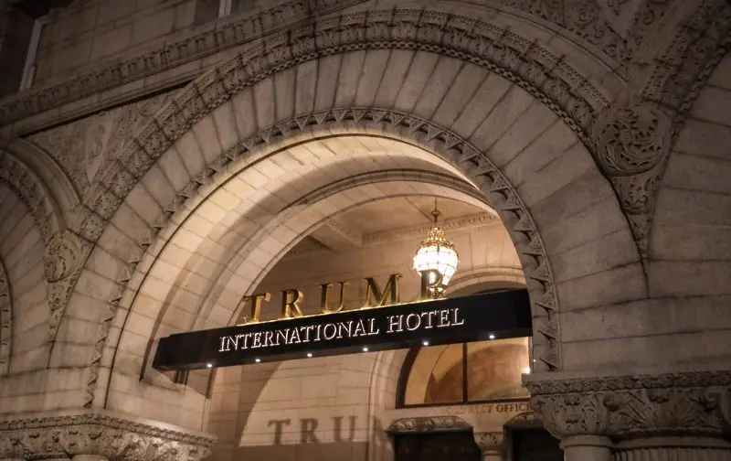 Тръмп продава на Hilton емблематичен хотел във Вашингтон