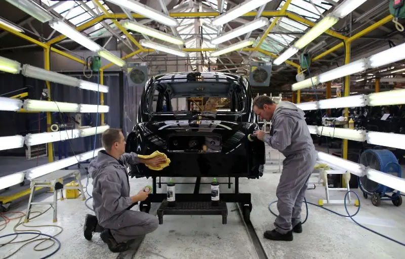 Производството на автомобили във Великобритания удари близо 40-годишно дъно