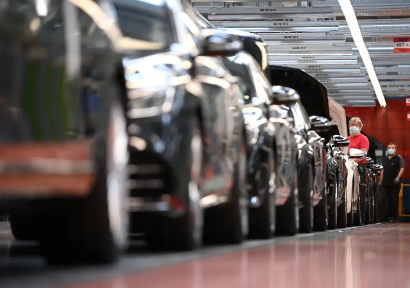 Jaguar Land Rover и Tesla обединяват усилия в ЕС заради въглеродните емисии