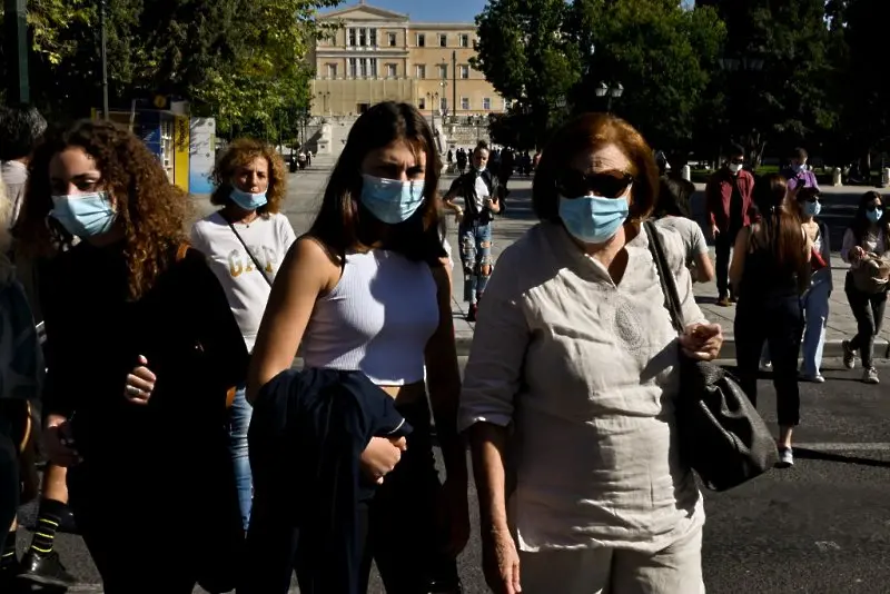 Гърция готви наказателно преследване за родителите против антиковид мерките в училище  