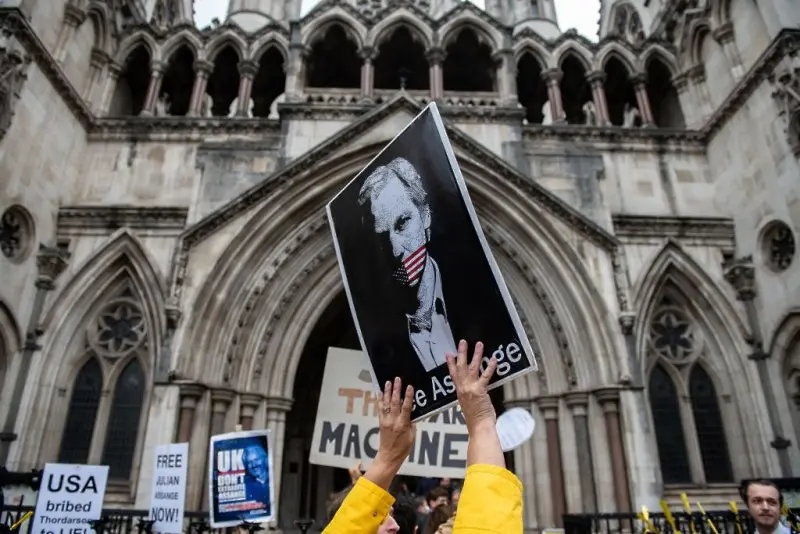 Съд даде зелена светлина за екстрадицията на Джулиан Асандж в САЩ