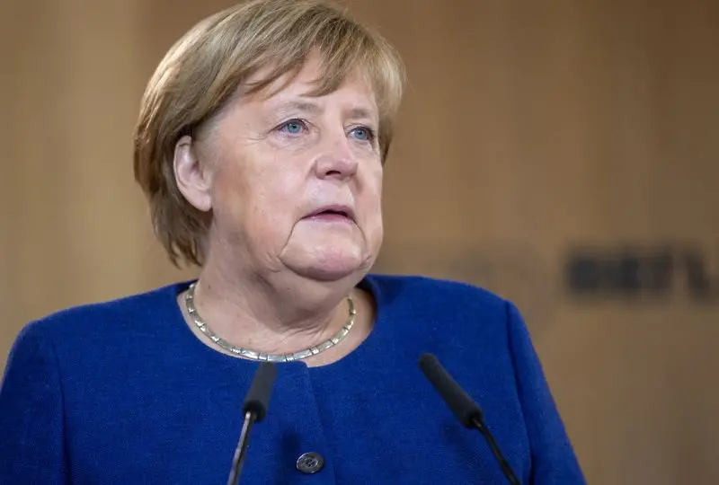 Меркел иска затягане на мерките срещу COVID-19, смята ситуацията за „изключително драматична“