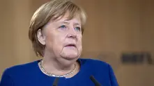 Меркел иска затягане на мерките срещу COVID-19, смята ситуацията за „изключително драматична“