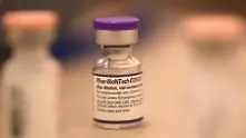 Проучване: Трета доза от ваксината на Pfizer и BioNTech неутрализира Омикрон