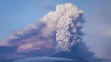 Вулкан изригна в Индонезия. Има поне един загинал