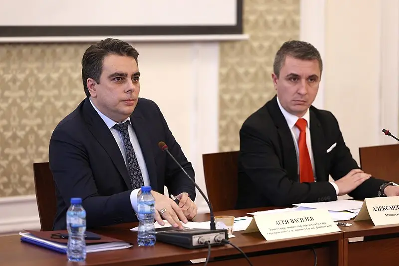 Асен Василев: Не може държавата да поеме пълния риск на бизнеса