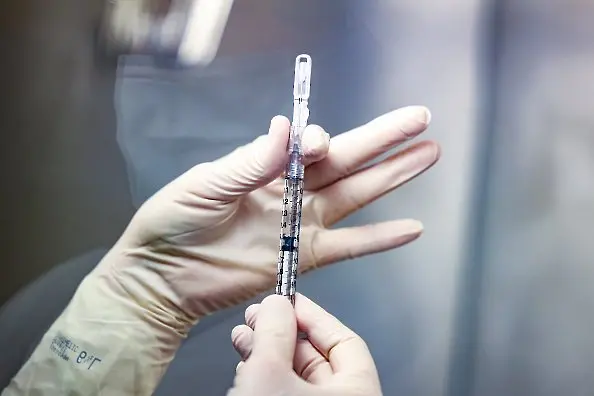 ЕК купува още 650 млн. дози ваксини от Пфайзер
