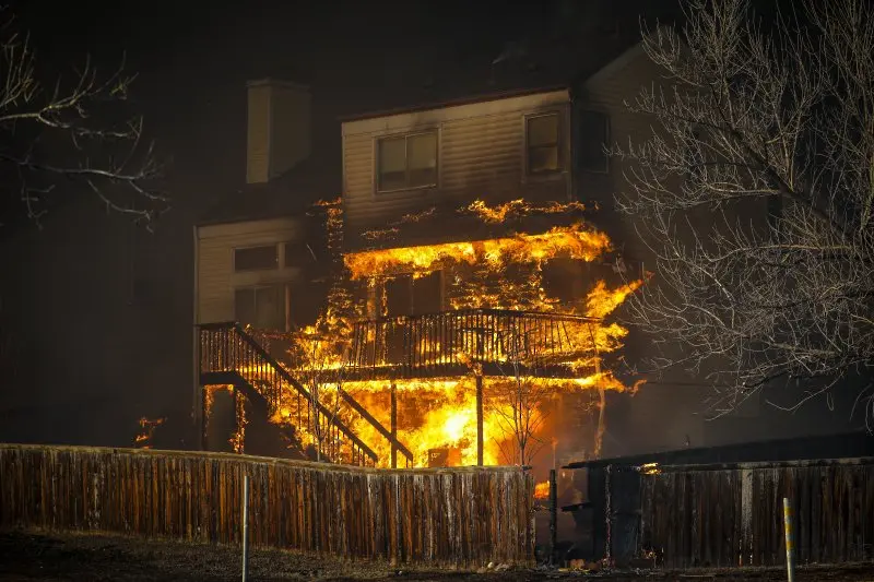 Стотици домове са унищожени от пожарите в Колорадо