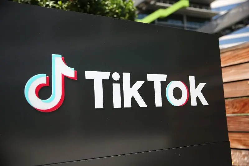 Служителка на TikTok съди компанията за „психологическа травма“