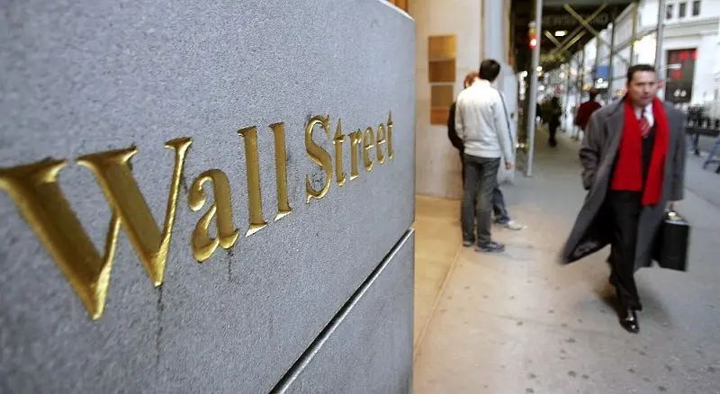 На Уолстрийт очакват най-големите бонуси от световната финансова криза насам