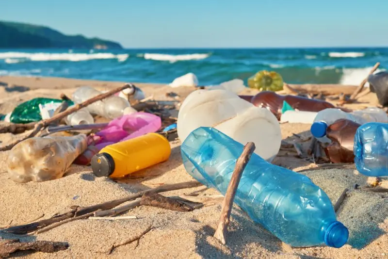 Средиземно море се дави в 3760 тона пластмаса