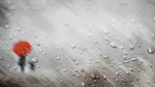 Времето: Жълт код за валежи от дъжд в 8 области. Опасност от поледици в Североизточна България