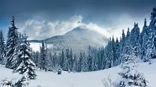 Времето: Облачно и ветровито