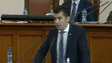 Кирил Петков на парламентарен контрол за резултатите от срещите в Скопие и София