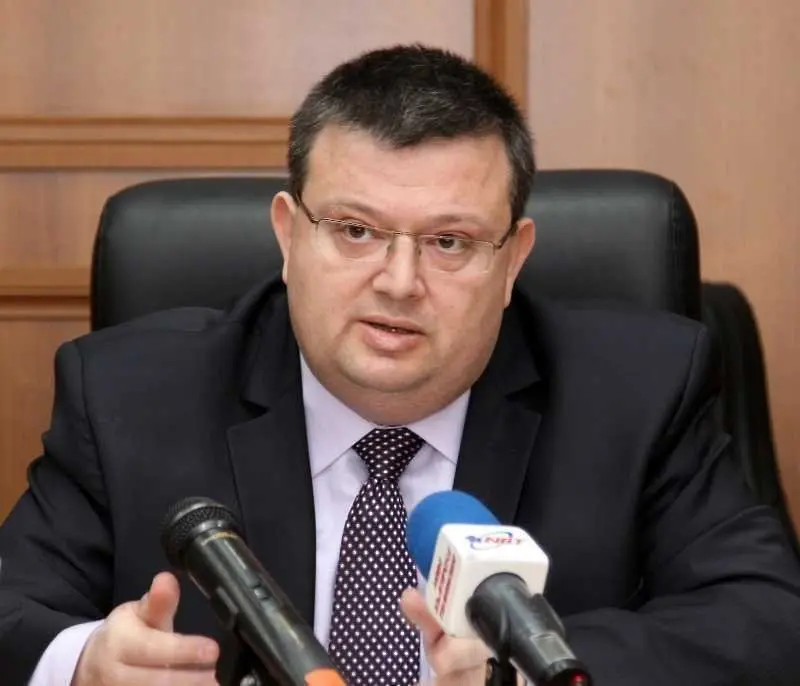 Сотир Цацаров отново става прокурор