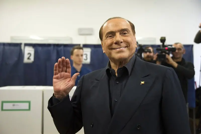 Берлускони влиза в пряка битка срещу Драги за президент