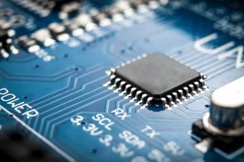 Китай изостава с няколко поколения при най-модерните технологии за чипове