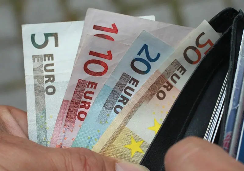 Еврото се търгува за 1,1416 долара