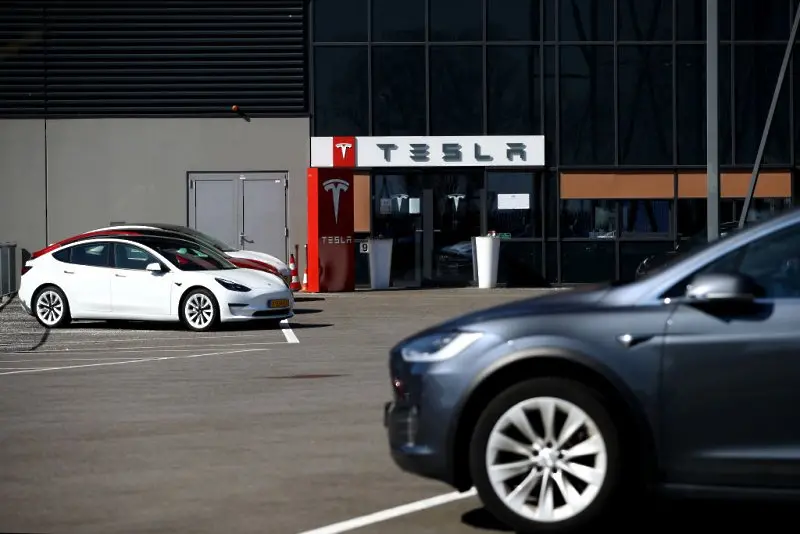 Tesla изтегля повече от 800 хил. автомобила в САЩ