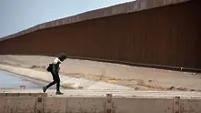 Доминикана изгражда бетонна стена по границата с Хаити