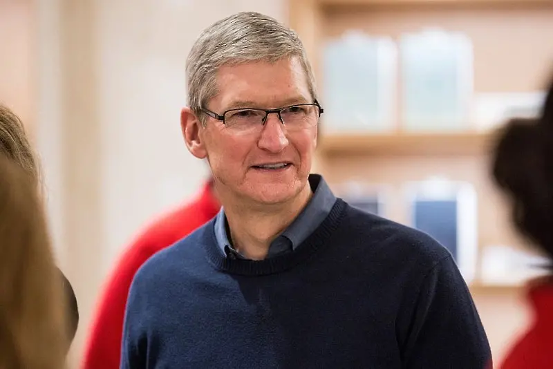 Шефът на Apple подложен на натиск заради пакет за възнаграждение от близо 100 млн. долара