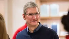 Шефът на Apple подложен на натиск заради пакет за възнаграждение от близо 100 млн. долара