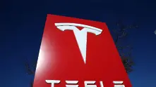 Германският регулатор разследва автопилота на Tesla