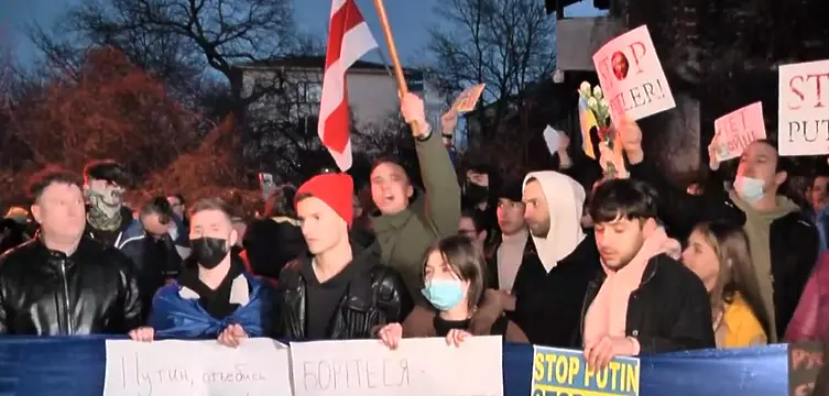 Протест на българи и украинци пред руските мисии в София и Варна