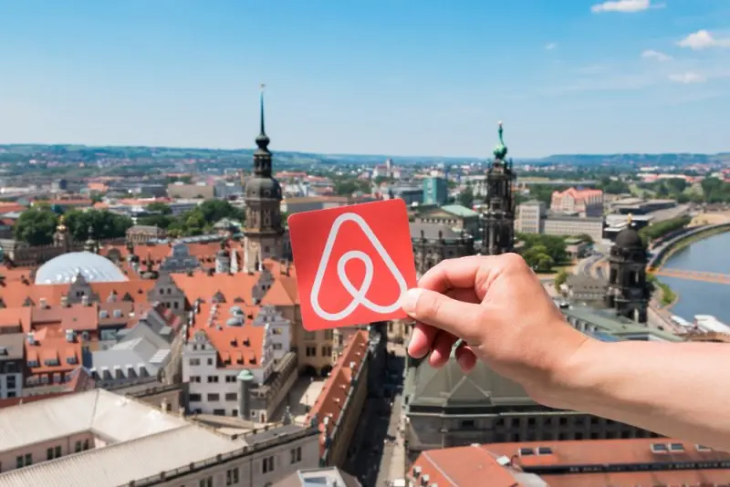 Airbnb отчете рекордни приходи за четвъртото тримесечие на 2021 г.