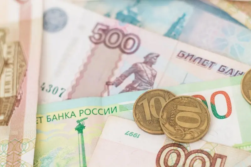 Руската рубла потъна. Москва спря търговията на всички свои пазари