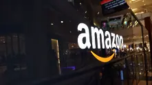 Amazon удвоява заплатите на служителите си