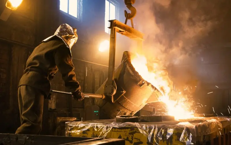 За първи път от 1970 г. актуализират условията на труд за работещите в металургията