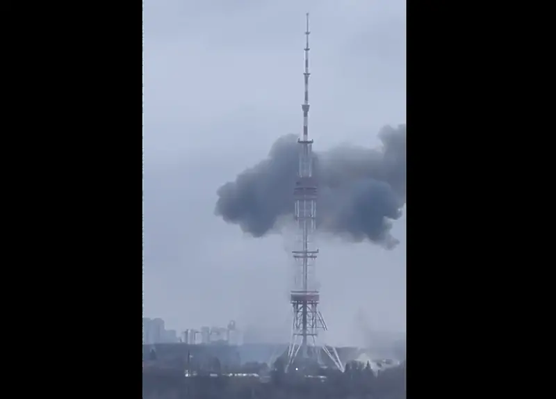 Снаряди удариха телевизионната кула в Киев